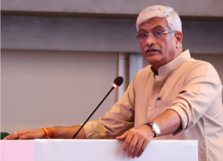 महाकुंभ पर अखिलेश यादव के बयान पर केंद्रीय मंत्री गजेंद्र सिंह शेखावत का पलटवार मंत्री गजेंद्र सिंह शेखावत