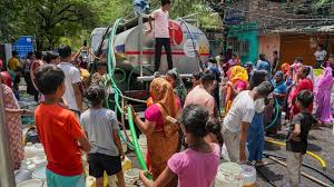पानी की कमी से जूझ रहे क्षेत्र में जल संकट पर ध्यान: कारण, प्रभाव और समाधान पानी की कमी से जूझ रहे क्षेत्र में जल संकट पर ध्यान: कारण, प्रभाव और समाधान